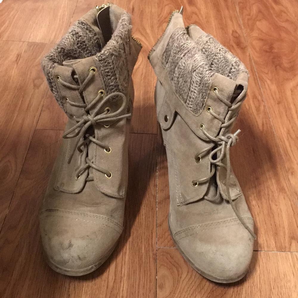 Women’s booties size 8